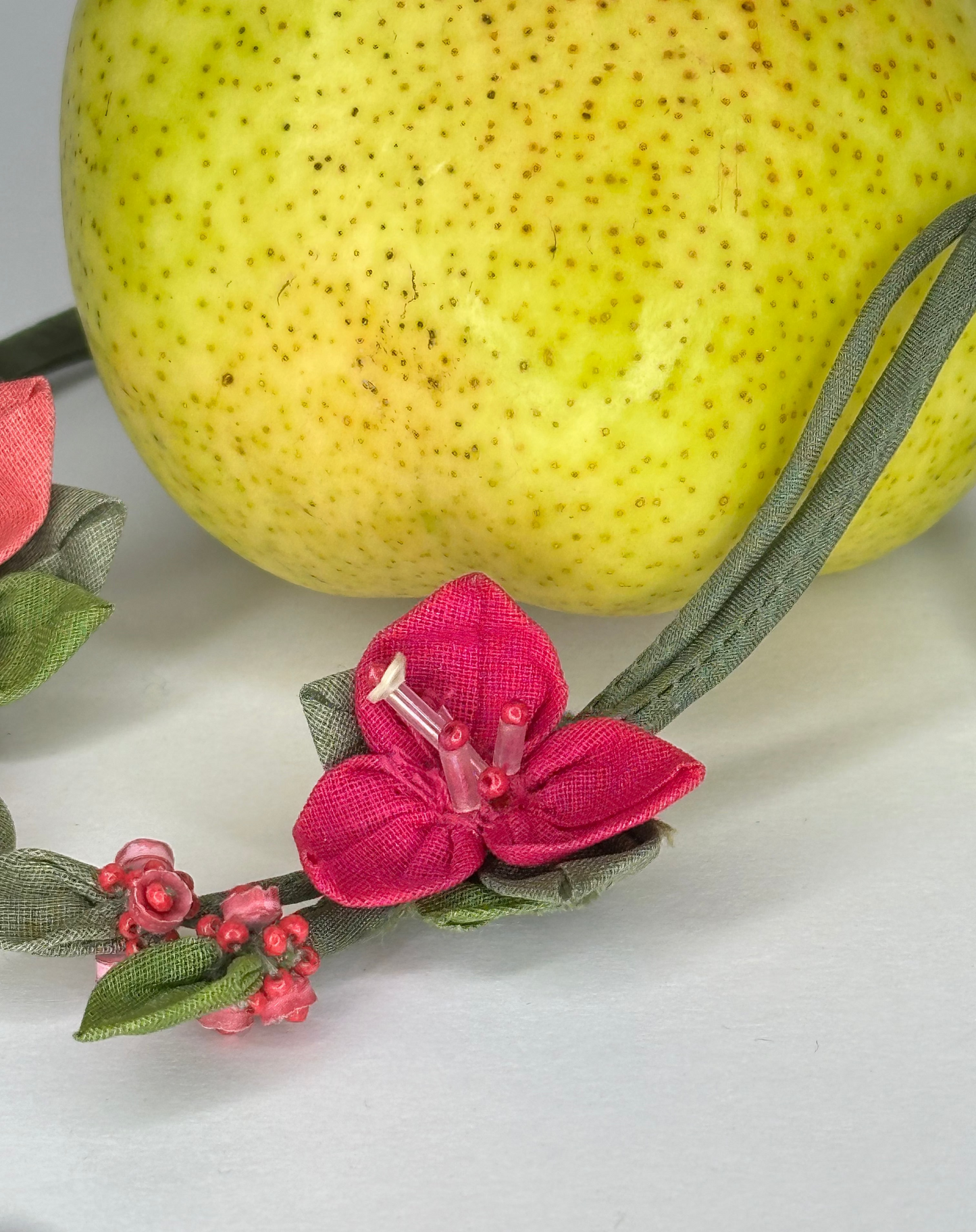 Bougainvillea Dori Single Rakhi - Rani Pink