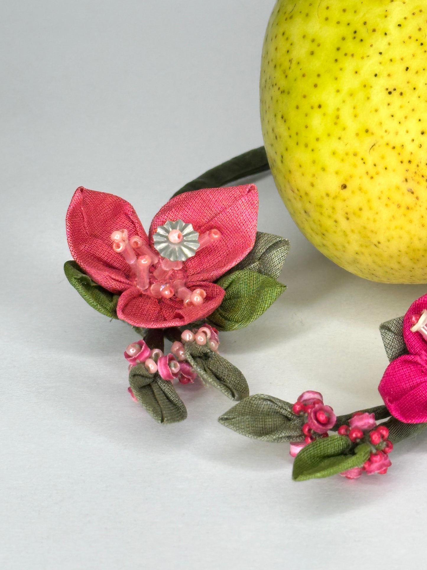 Bougainvillea Dori Single Rakhi - Rani Pink