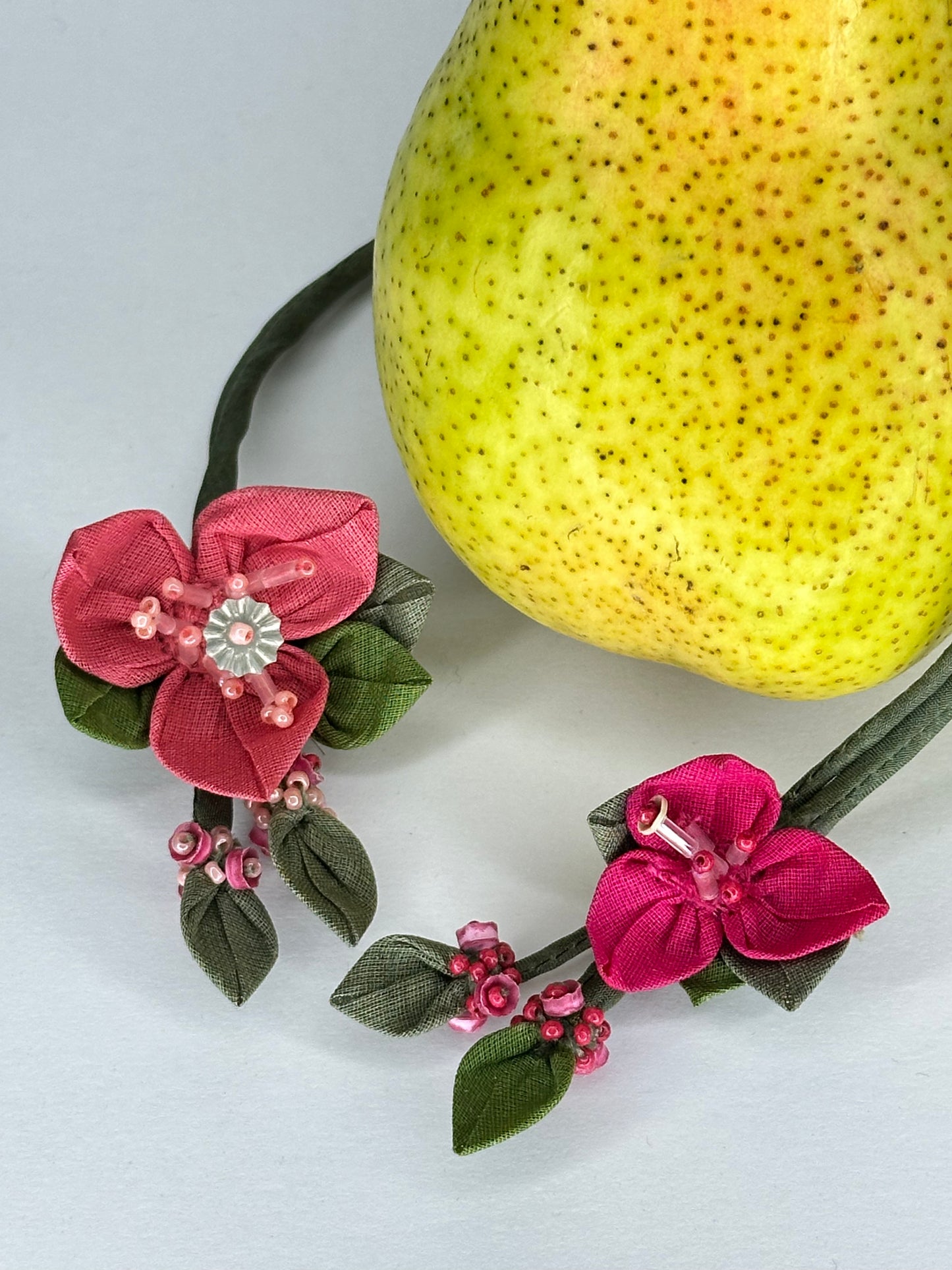 Bougainvillea Dori Single Rakhi - Rani Pink