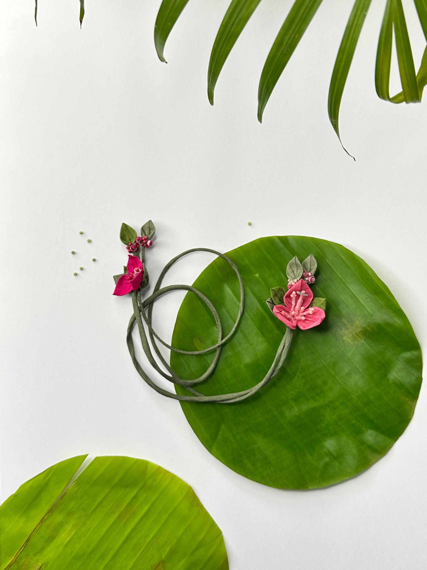 Bougainvillea Dori Single Rakhi - Rani Pink