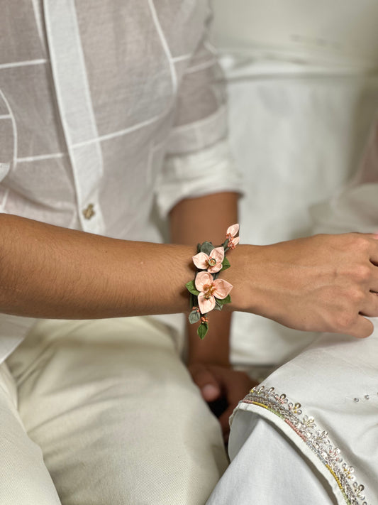 Bougainvillea Dori Single Rakhi - Baby Pink
